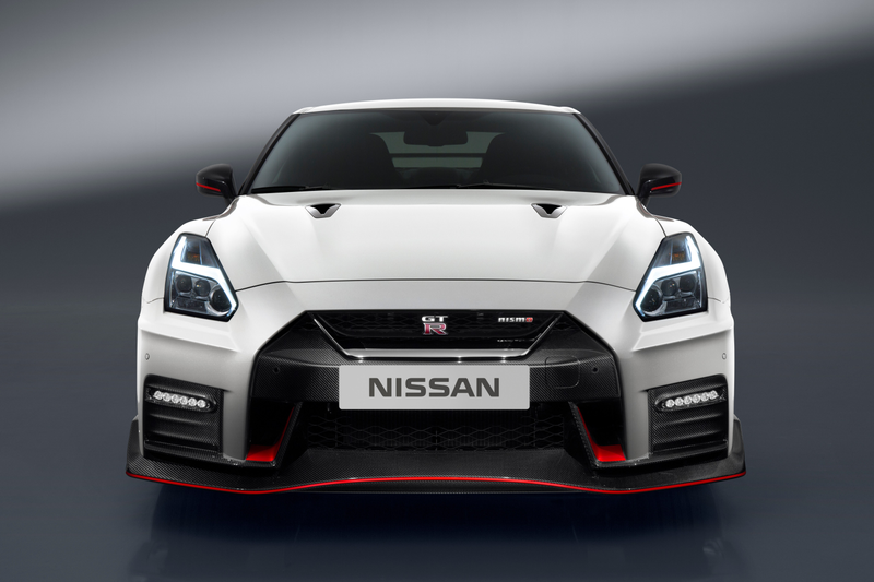 Illustration for article titled The 2017 Nissan GT-R Nismo Is Here To Kick All Your Asses With 600 Horsepower